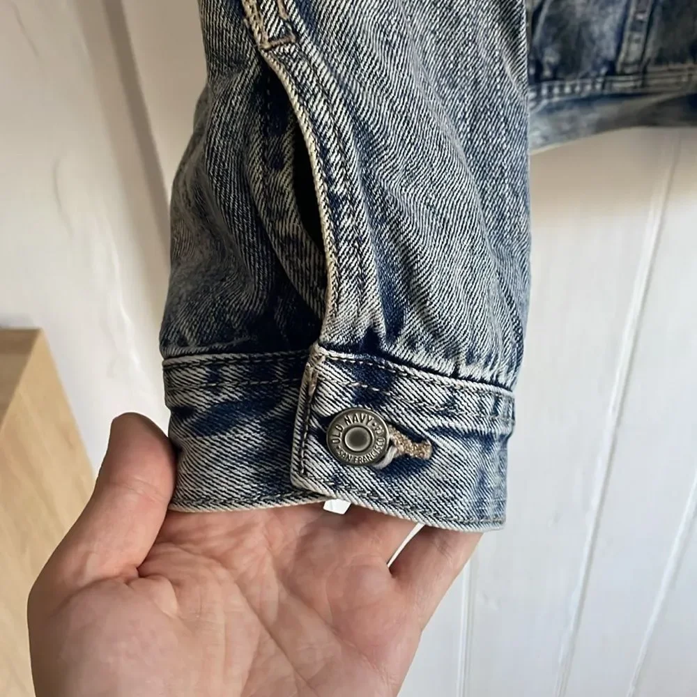 Old Navy Boyfriend Denim Jacket - Picture 2 of 5